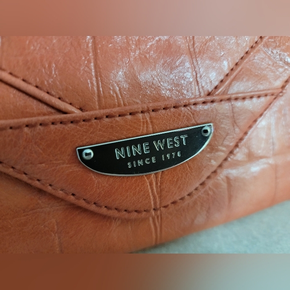 Nine West clutch - Picture 4 of 7